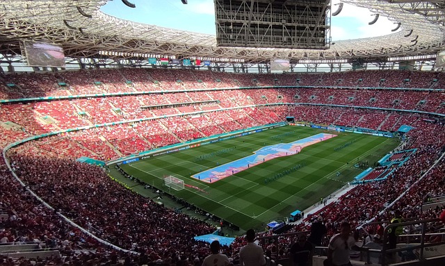 充满悬念却 充满悬念却